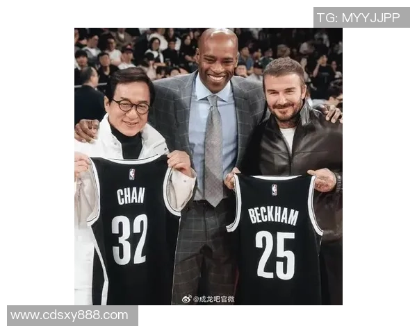 成龙携手多位知名足球球星同框合影引发球迷热议