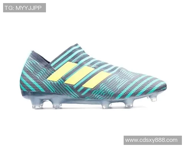 足坛球星球鞋盘点：明星球员们的独特战靴与品牌选择揭秘