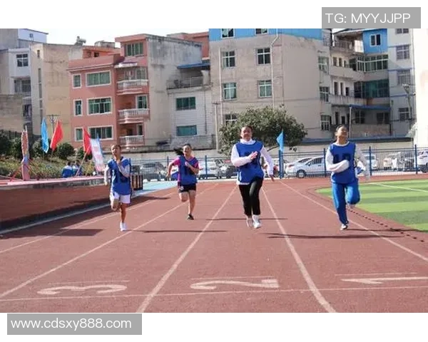 足球巨星风采沙发装饰画设计，展现经典瞬间与运动激情